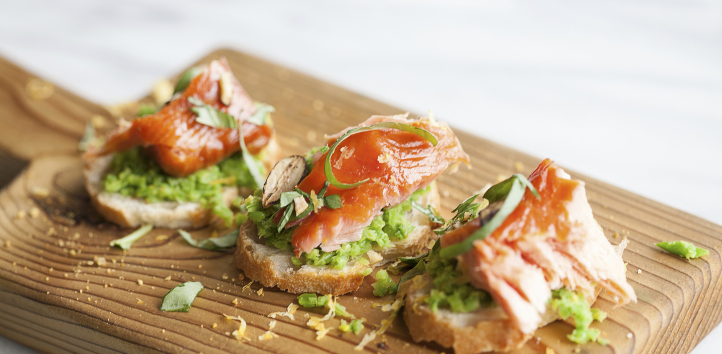 Salmon crostini with peas