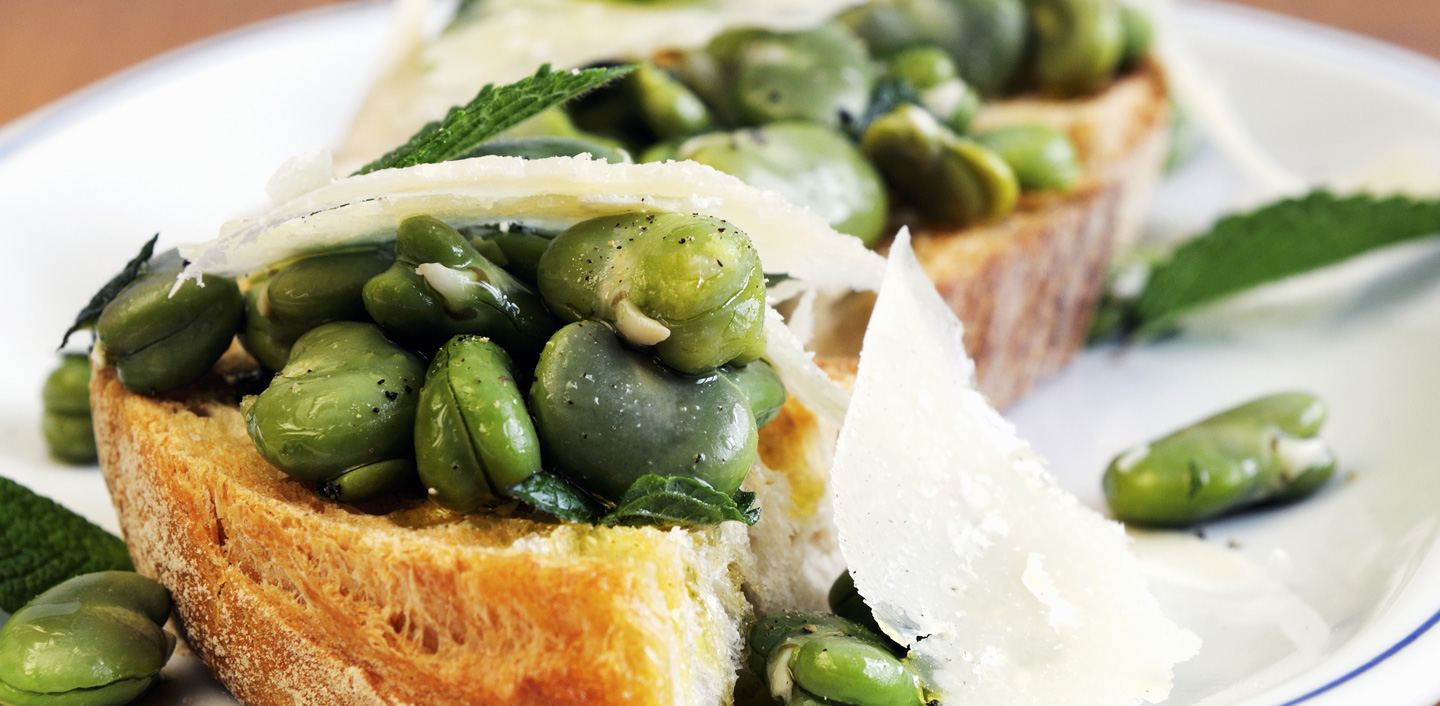 Crostini with broad beans